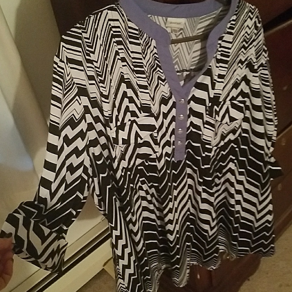 Avenue black and white blouse